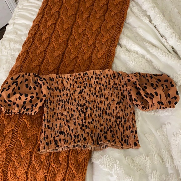 Tops - Leopard print crop top